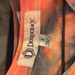 The dye Democracy top.